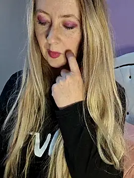 Snapshot of VictoriaMiami chatting on November 10, 11:42 am VictoriaMiami online show from November 10, 11:42 am