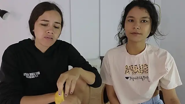 Snapshot of sexychanell_18 chatting on October 5, 1:09 pm sexychanell 18 online show from October 5, 1:09 pm