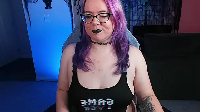 KiraSpitQueen online show from November 5, 4:45 am