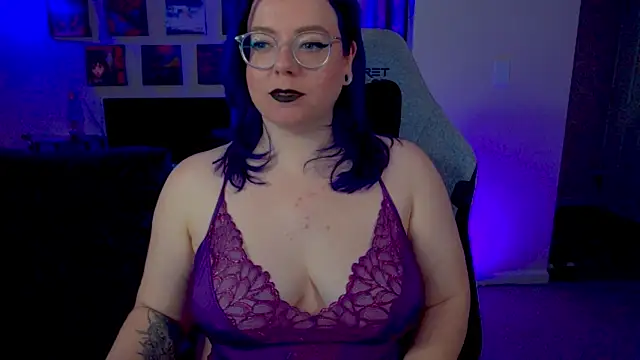 KiraSpitQueen online show from April 26, 3:48 am
