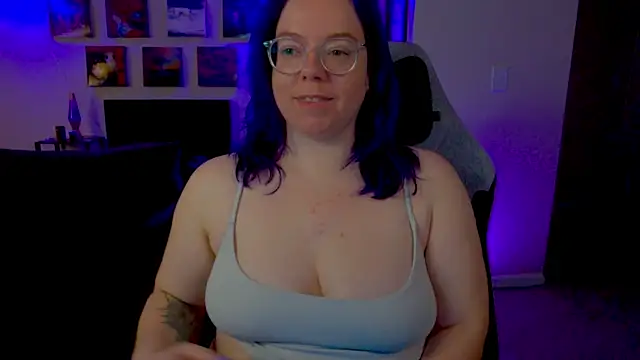 Snapshot of KiraSpitQueen chatting on May 3, 3:56 am KiraSpitQueen online show from May 3, 3:56 am