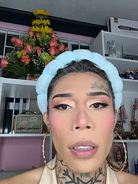 caroline cossei online show from February 10, 3:13 am