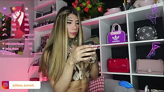 caroline cossei online show from February 11, 9:09 am