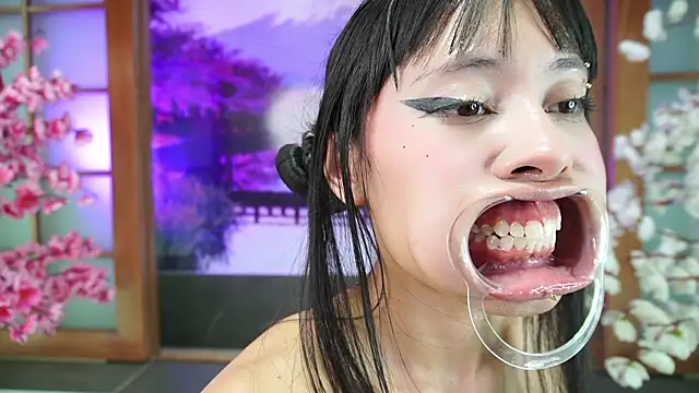 Snapshot of miss__maria chatting on March 6, 9:09 pm miss  maria online show from March 6, 9:09 pm