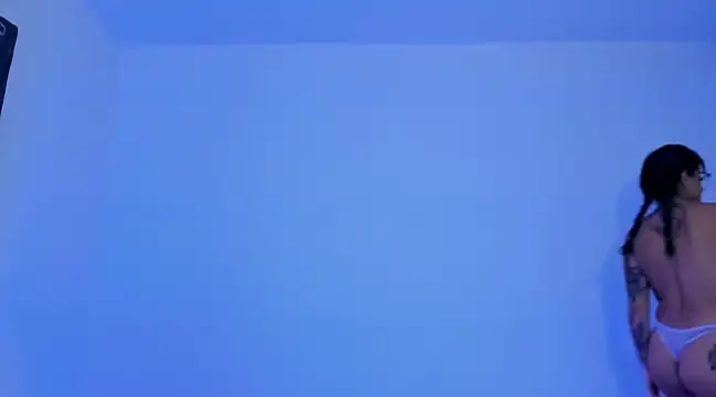 victoriachicas online show from December 7, 8:38 pm