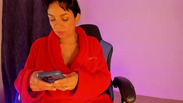 victoriachicas online show from December 22, 11:00 am