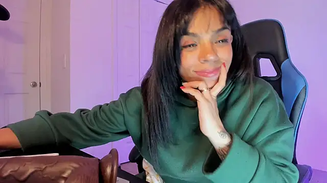 victoriachicas online show from January 5, 5:30 am