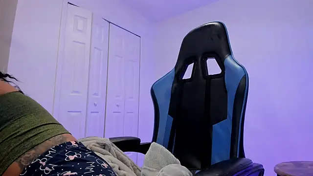 victoriachicas online show from January 22, 12:17 pm