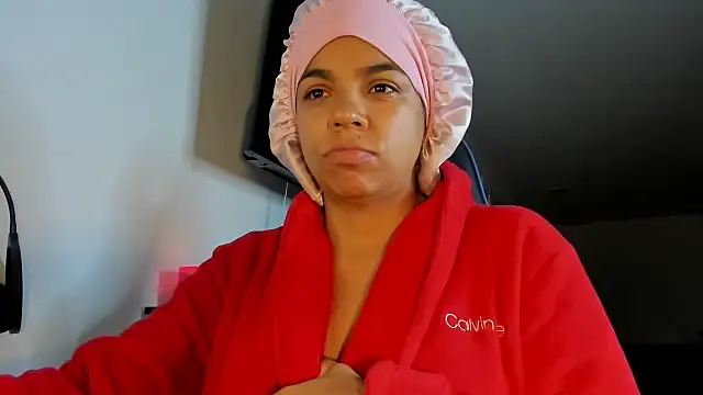 victoriachicas online show from October 12, 7:51 am