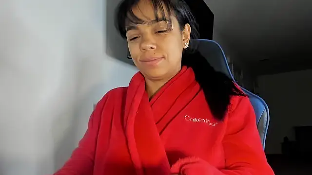 victoriachicas online show from October 24, 8:00 am