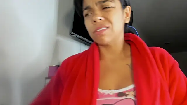 victoriachicas online show from October 25, 10:01 am