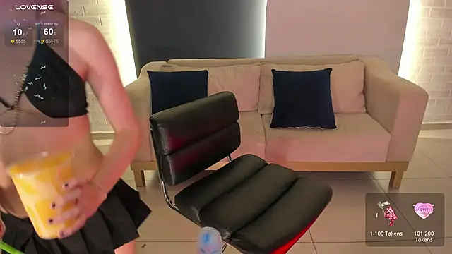 JuanitaClay online show from March 18, 11:53 pm