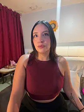 Freyja soh online show from April 10, 9:30 pm