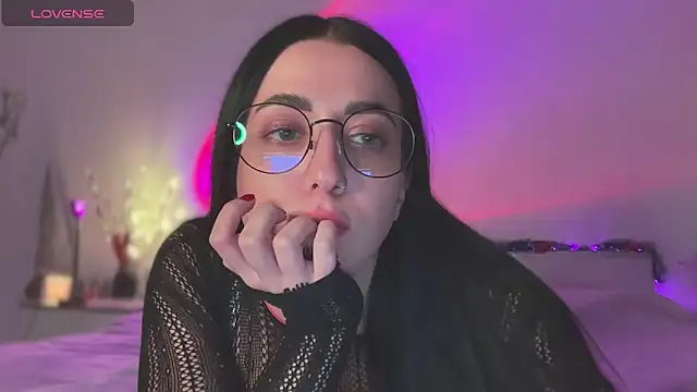 Snapshot of Emylia chatting on December 30, 12:43 am Emylia online show from December 30, 12:43 am