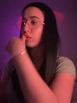 Snapshot of Emylia chatting on February 24, 10:47 pm Emylia online show from February 24, 10:47 pm