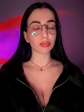 Emylia online show from December 19, 9:55 pm