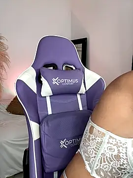 Snapshot of sofia_henaok chatting on December 15, 8:13 pm sofia henaok online show from December 15, 8:13 pm