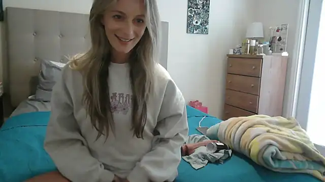 Heyitsmee33 online show from September 9, 6:18 pm