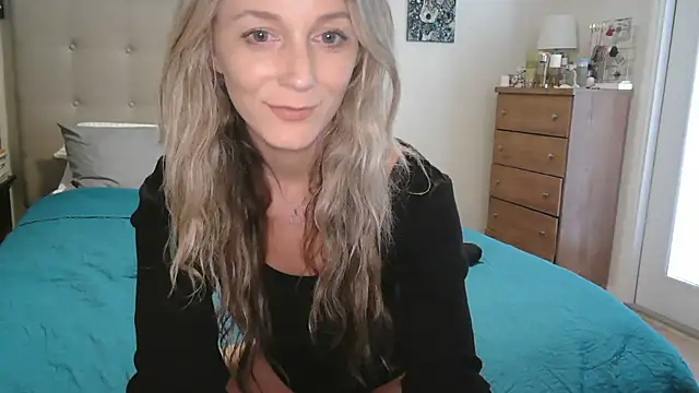 Heyitsmee33 online show from September 23, 6:11 pm