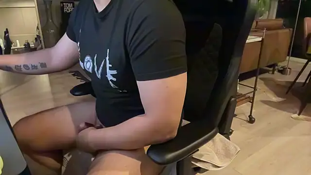 HungandThickLatin online show from January 24, 12:31 pm