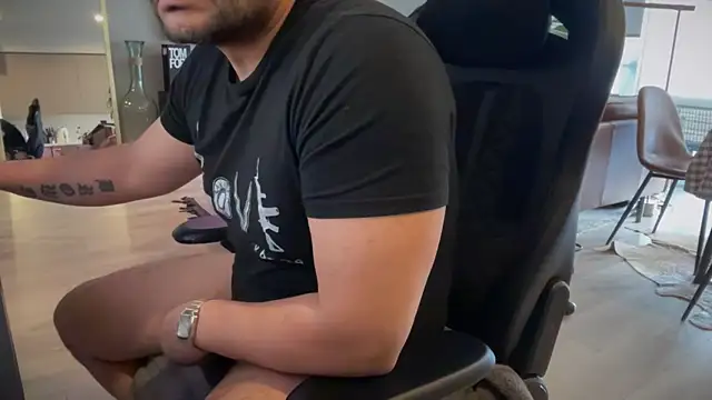 HungandThickLatin online show from February 15, 12:48 am