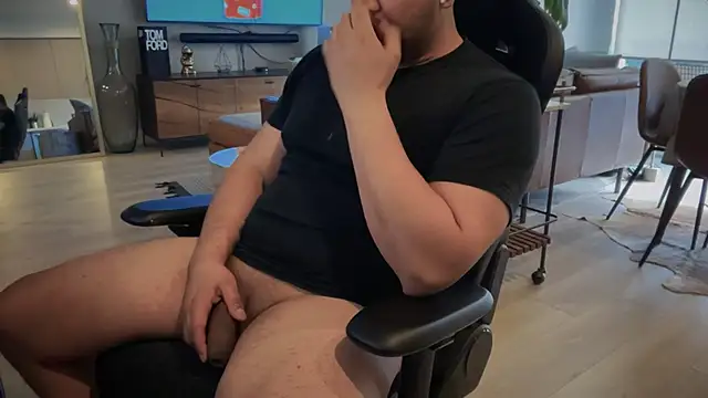 HungandThickLatin online show from March 1, 1:00 am