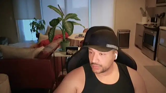 HungandThickLatin online show from September 29, 1:49 pm