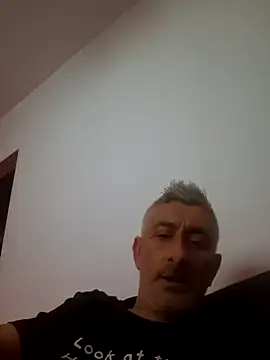Snapshot of DildoG45 chatting on May 9, 6:18 am DildoG45 online show from May 9, 6:18 am