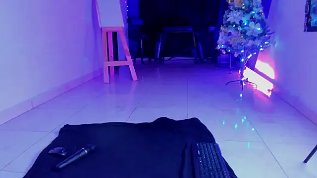 Snapshot of ink_demonxxx chatting on December 5, 2:09 am ink demonxxx online show from December 5, 2:09 am