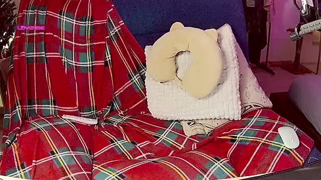 cutenessa online show from December 24, 11:00 pm