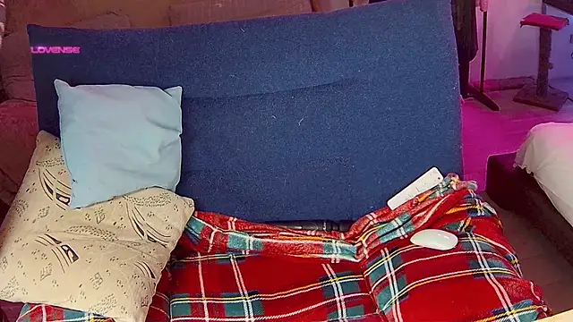 cutenessa online show from January 5, 1:35 am