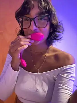 Snapshot of aurora_xoxo chatting on January 6, 4:47 am aurora xoxo online show from January 6, 4:47 am