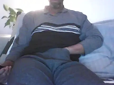 Snapshot of Malcomvs97 chatting on December 19, 9:49 pm Malcomvs97 online show from December 19, 9:49 pm