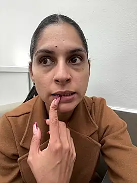 charlotte stevenss  online show from March 11, 6:41 pm