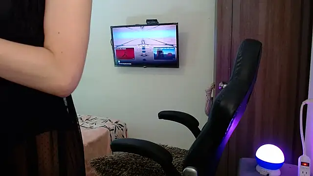 Snapshot of gooddes303salome chatting on January 18, 1:31 am gooddes303salome online show from January 18, 1:31 am