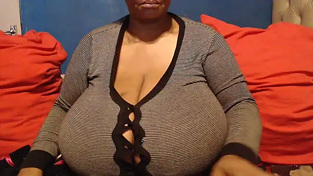 CUTEFIRMMELONSS online show from December 19, 3:35 am