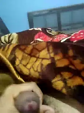 Snapshot of Deshilund9 chatting on January 13, 5:33 am Deshilund9 online show from January 13, 5:33 am