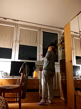 Snapshot of She-devilx chatting on October 28, 9:28 pm She-devilx online show from October 28, 9:28 pm