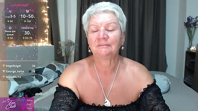 Snapshot of roxana_brooks chatting on May 5, 2:03 pm roxana brooks online show from May 5, 2:03 pm
