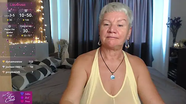 Snapshot of roxana_brooks chatting on May 13, 1:25 am roxana brooks online show from May 13, 1:25 am