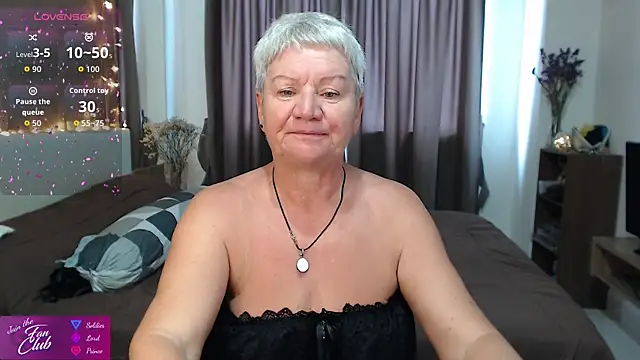 Snapshot of roxana_brooks chatting on May 14, 3:02 am roxana brooks online show from May 14, 3:02 am
