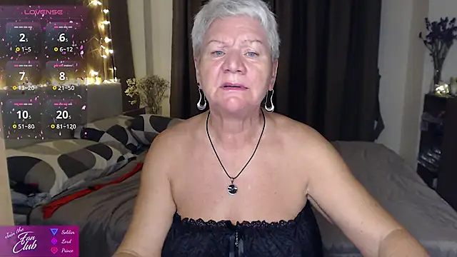 Snapshot of roxana_brooks chatting on May 18, 2:23 pm roxana brooks online show from May 18, 2:23 pm