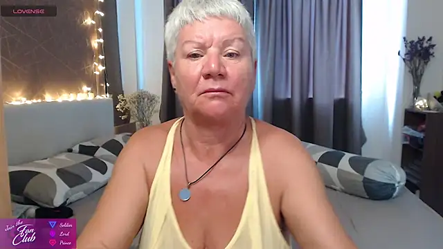 Snapshot of roxana_brooks chatting on May 21, 1:01 am roxana brooks online show from May 21, 1:01 am