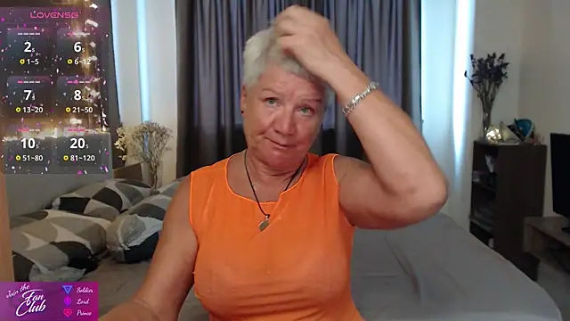 Snapshot of roxana_brooks chatting on May 25, 11:33 pm roxana brooks online show from May 25, 11:33 pm