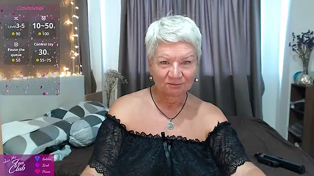 Snapshot of roxana_brooks chatting on June 3, 12:46 am roxana brooks online show from June 3, 12:46 am
