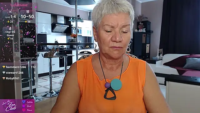 Snapshot of roxana_brooks chatting on June 18, 1:15 pm roxana brooks online show from June 18, 1:15 pm