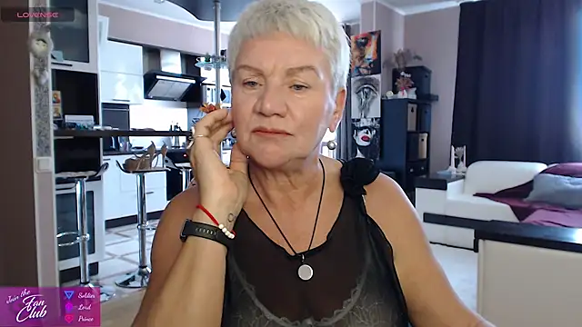 Snapshot of roxana_brooks chatting on June 20, 1:25 pm roxana brooks online show from June 20, 1:25 pm