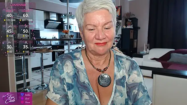 Snapshot of roxana_brooks chatting on June 24, 2:16 pm roxana brooks online show from June 24, 2:16 pm