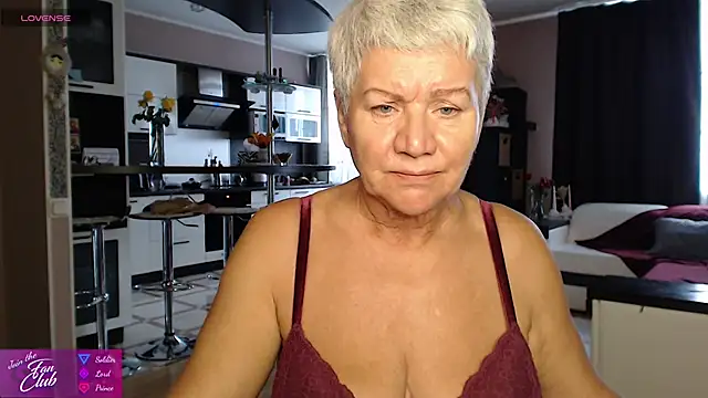 Snapshot of roxana_brooks chatting on July 2, 10:32 am roxana brooks online show from July 2, 10:32 am