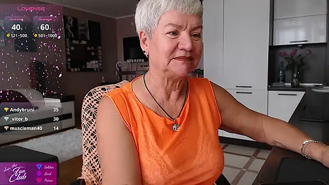 Snapshot of roxana_brooks chatting on July 5, 8:10 am roxana brooks online show from July 5, 8:10 am